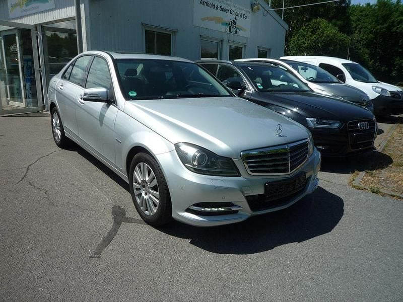 Silber Gebraucht 2011 Mercedes C250 Limousine | 8.900 € (Guter Preis) - Bild 1/4