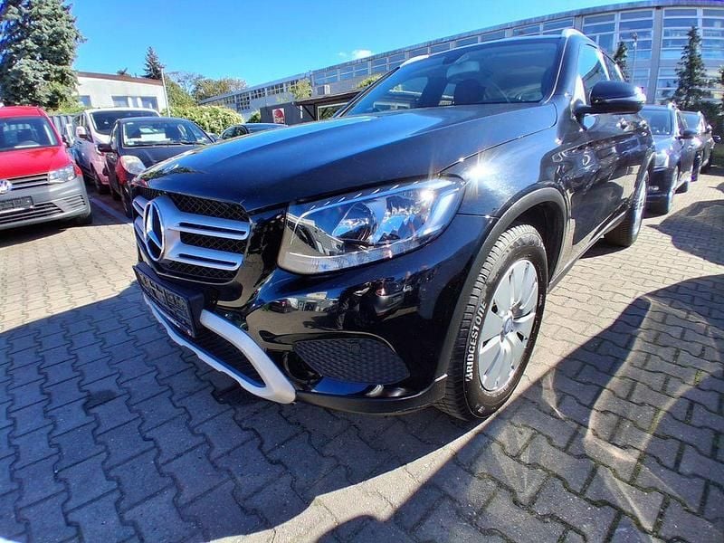 Schwarz/baltic black Gebraucht 2016 Mercedes GLC250 SUV | 20.900 € (Superpreis) - Bild 1/4
