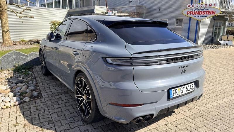 Gebraucht Porsche Cayenne 470 PS (345 kW) 2024 Grau SUV