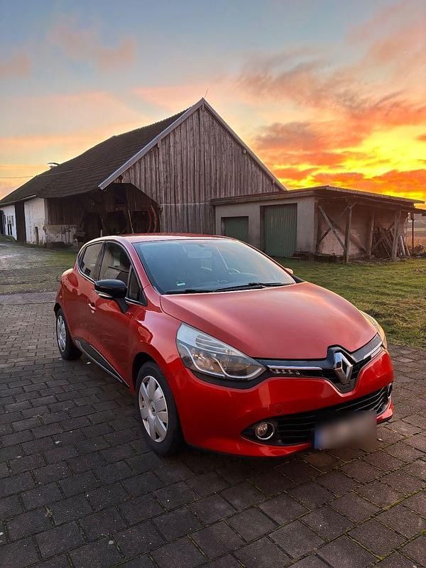 Gebraucht Renault Clio IV 90 PS (66 kW) 2013 Rot Limousine