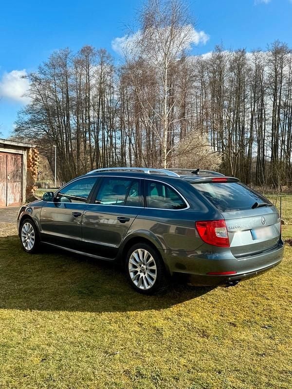 Gebraucht Skoda Superb 170 PS (125 kW) 2014 Grau Kombi