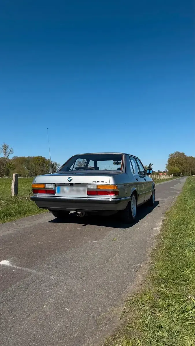 Brugt BMW 525 122 HK (89 kW) 1986 Sølv Sedan