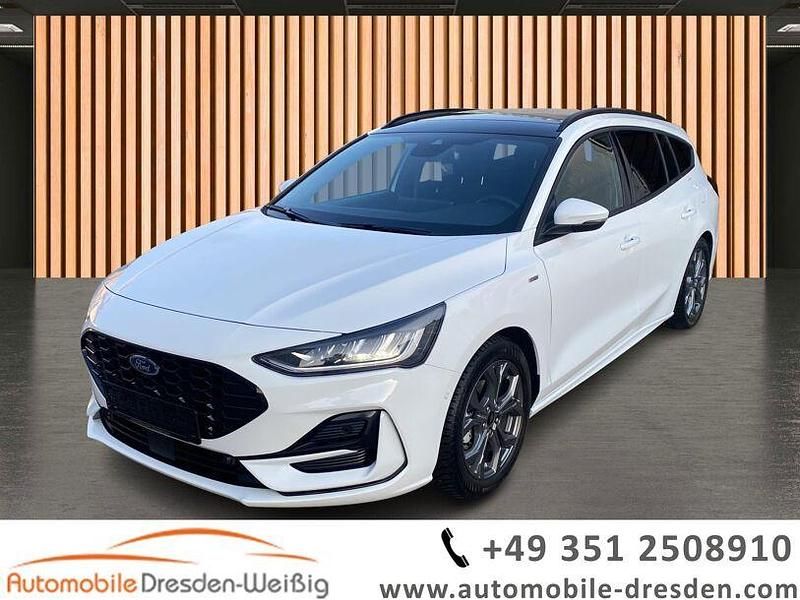 Weiß Gebraucht 2024 Ford Focus ST-Line X Limousine | 23.980 € (Superpreis) - Bild 1/4