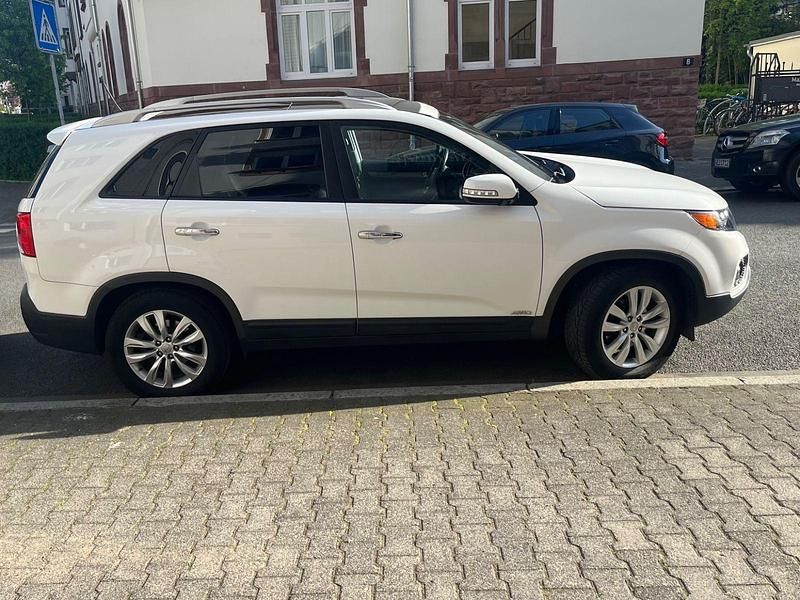 Weiß Gebraucht 2011 Kia Sorento Vision SUV | 7.500 € (Fairer Preis) - Bild 1/4
