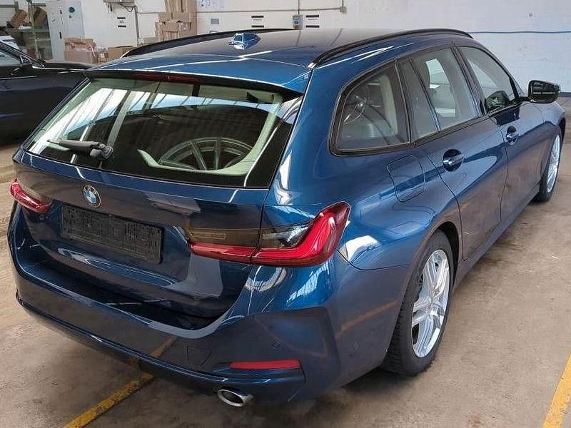 Gebraucht BMW 318 Shadowline 150 PS (110 kW) 2023 Blau Kombi
