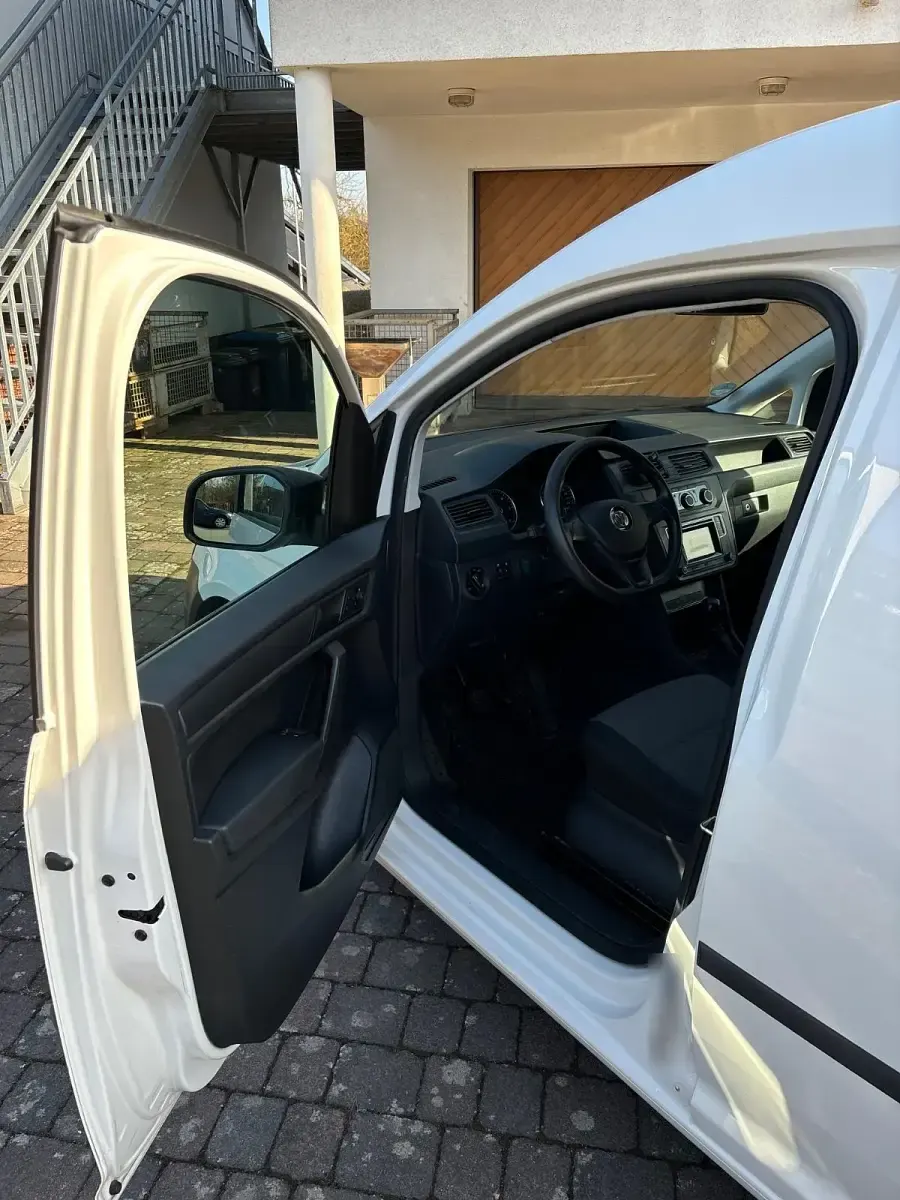 Second-hand VW T5 102 CP (75 kW) 2015 Alb Van