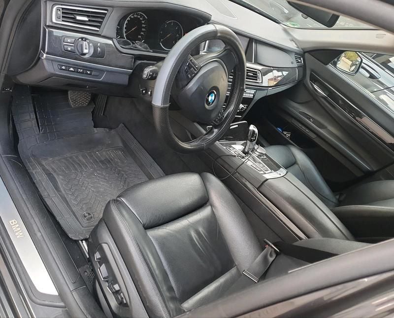Gebraucht BMW 740 320 PS (235 kW) 2015 Grau Limousine