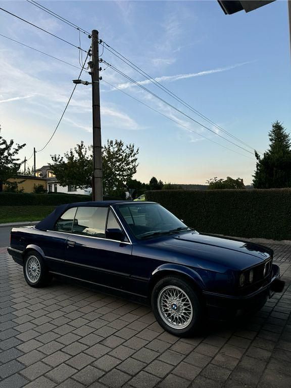 Blau Gebraucht 1991 BMW 318 Cabriolet Cabrio | 15.900 € - Bild 1/4
