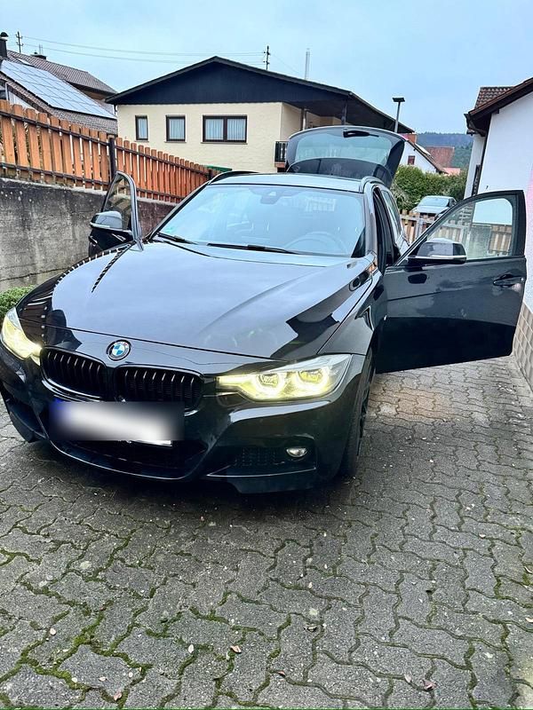 Schwarz Gebraucht 2018 BMW 320 M Sport Kombi | 19.200 € (Guter Preis) - Bild 1/4