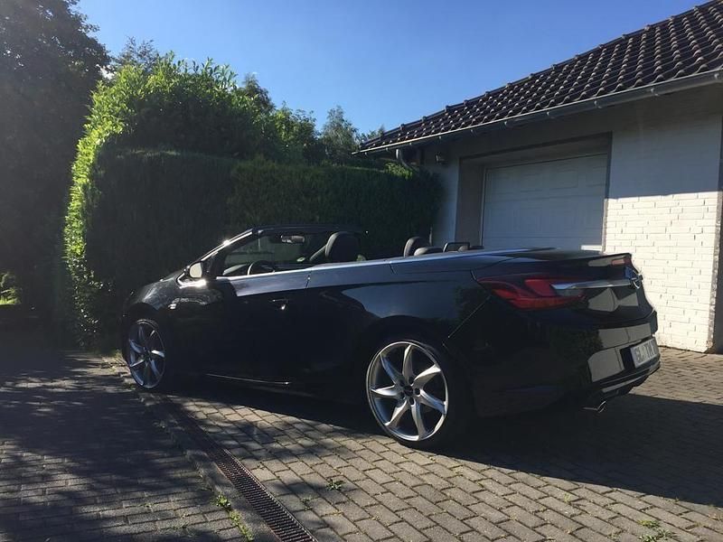 Gebraucht Opel Cascada Innovation 165 PS (121 kW) 2015 Schwarz Cabrio