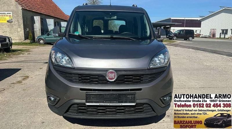 Grau Gebraucht 2019 Fiat Doblò Van / Kleinbus | 7.499 € (Fairer Preis) - Bild 1/4