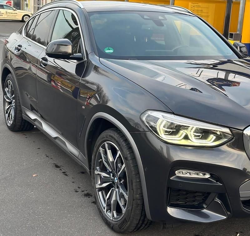 Grau Gebraucht 2018 BMW X4 Performance SUV | 27.900 € (Teuer) - Bild 1/4