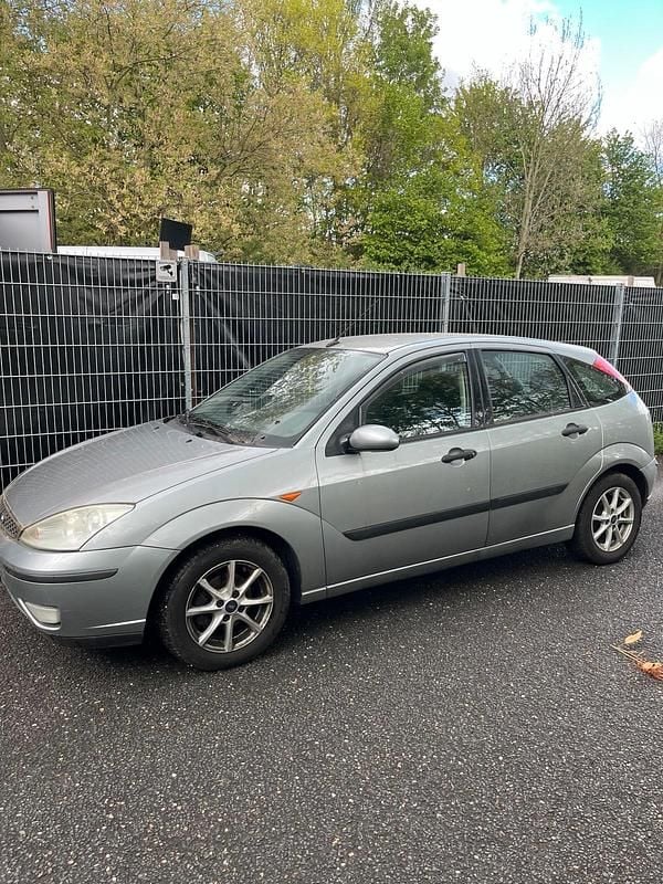 Usata Ford Focus 100 CV (73 kW) 2004 Argento Berlina