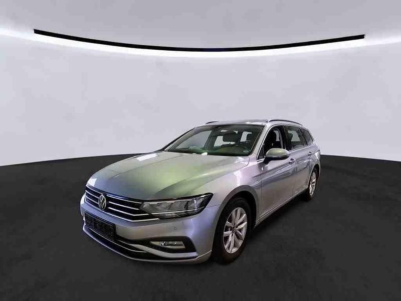 Gebraucht VW Passat 150 PS (110 kW) 2022 Pyritsilber metallic Kombi