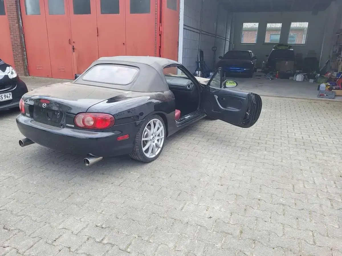 Gebraucht Mazda MX5 145 PS (106 kW) 2001 Schwarz Cabrio