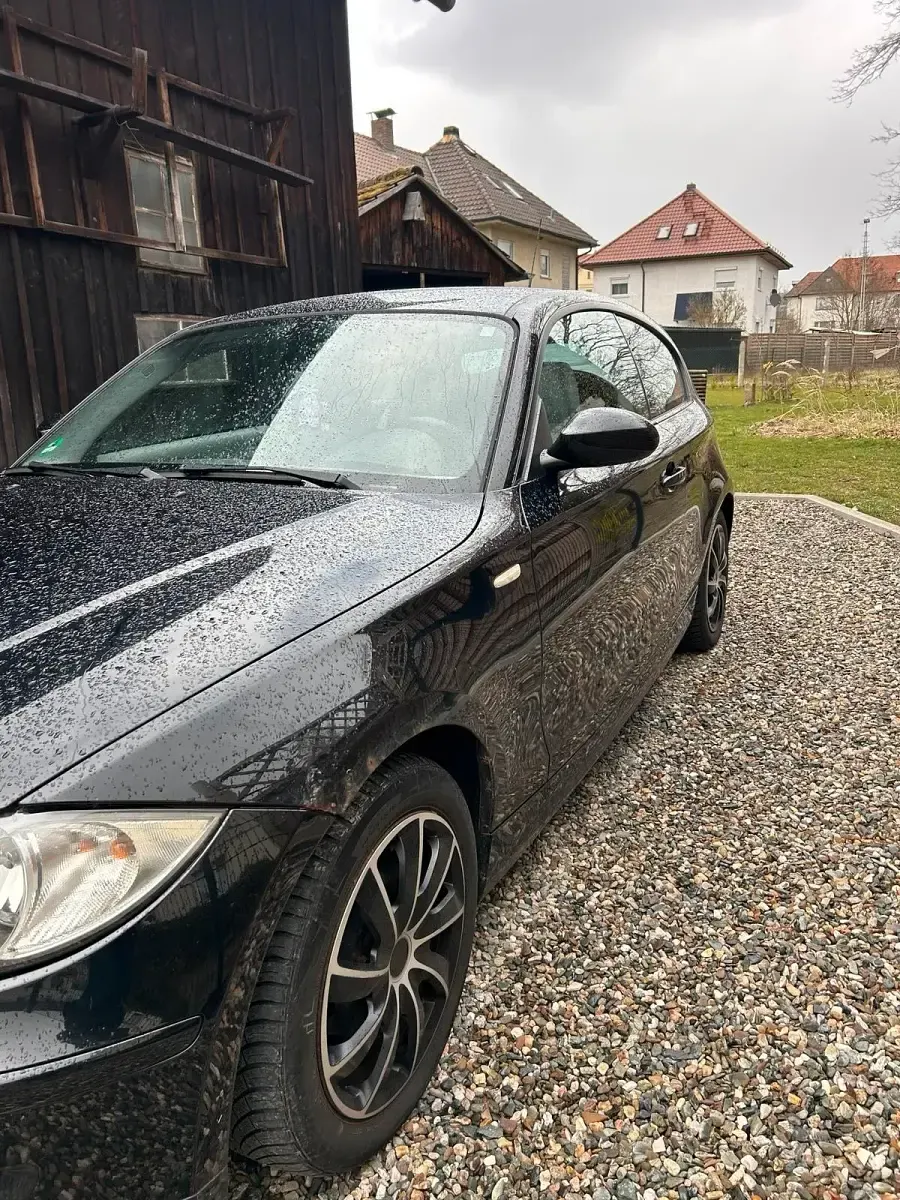 Gebraucht BMW 116 122 PS (89 kW) 2008 Schwarz Kleinwagen