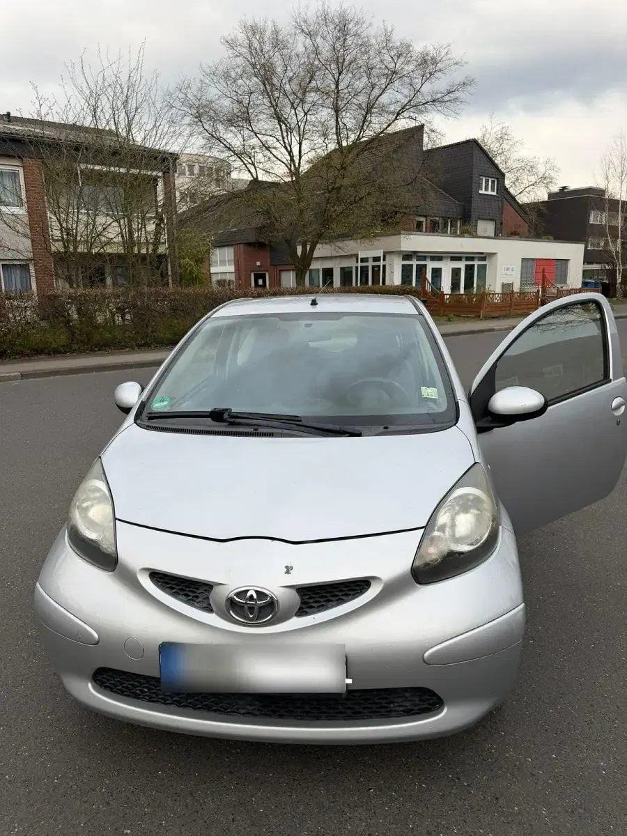 Gebraucht Toyota Aygo 60 PS (44 kW) 2006 Silber Kleinwagen