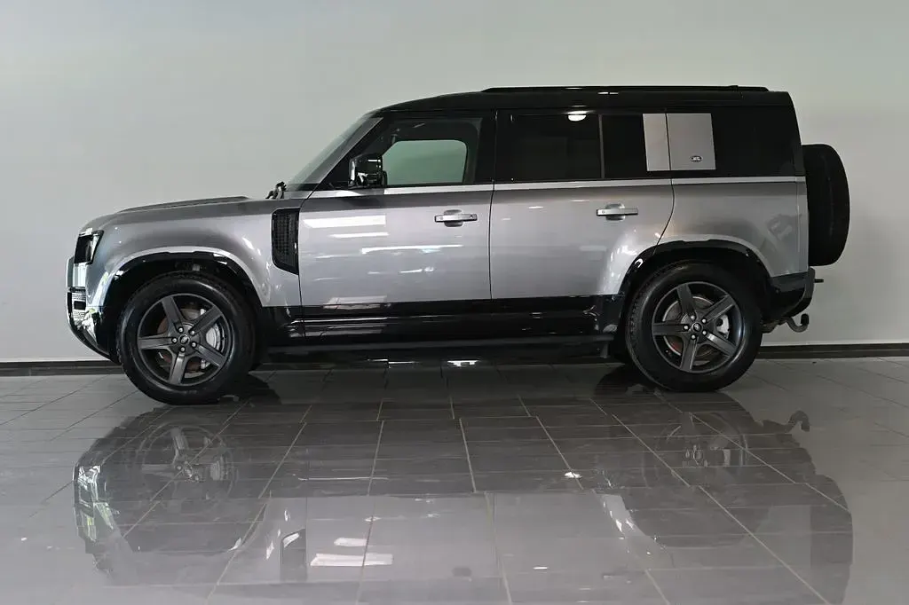 Gebraucht Land Rover Defender SE Dynamic 300 PS (220 kW) 2022 Grau SUV