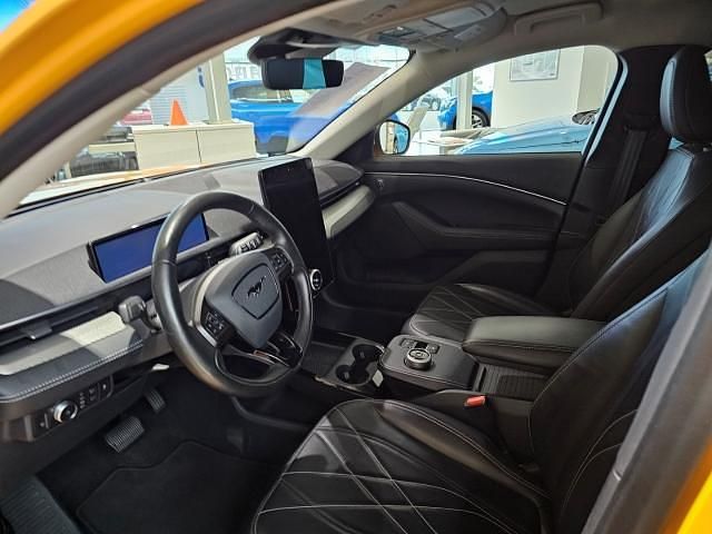 Gebraucht Ford Mustang Mach-E Basis 216 kW (294 PS) 2022 Orange SUV