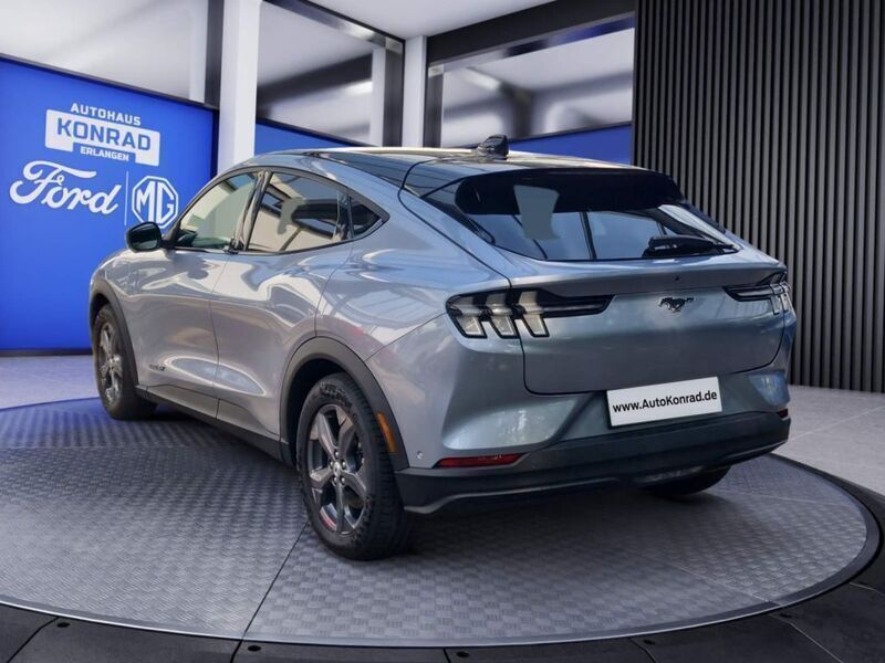 Gebraucht Ford Mustang Mach-E Extended Range 216 kW (294 PS) 2023 Iced blue silver metallic SUV