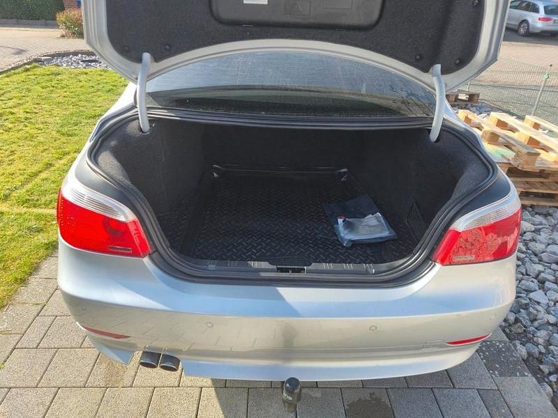 Gebraucht BMW 525 218 PS (160 kW) 2006 Silber Limousine