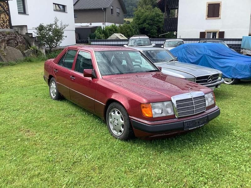 Almadinrot Gebraucht 1992 Mercedes E300 Limousine | 12.500 € - Bild 1/4