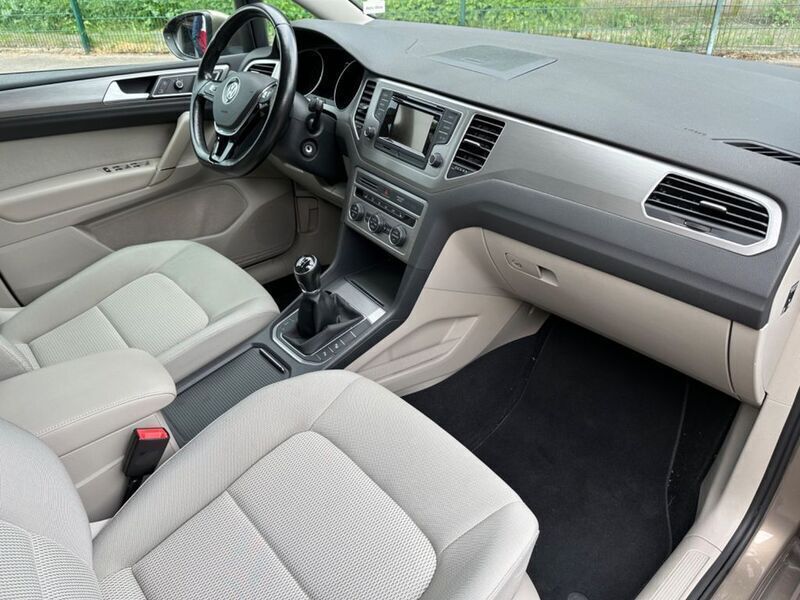 Gold Gebraucht 2014 VW Golf Sportsvan Comfortline Van / Kleinbus | 10.950 € (Superpreis) - Bild 1/4