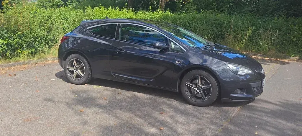 Gebraucht Opel Astra GTC Active 165 PS (121 kW) 2013 Schwarz Coupé