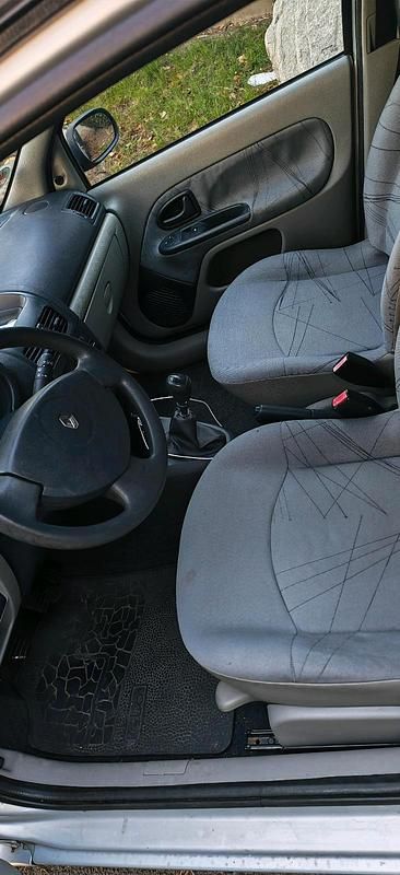 Gebraucht Renault Clio II 58 PS (42 kW) 2001 Silber Kleinwagen