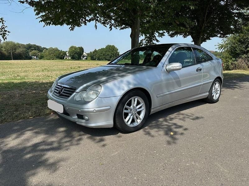 Silber Gebraucht 2004 Mercedes C200 Coupé | 990 € (Superpreis) - Bild 1/4