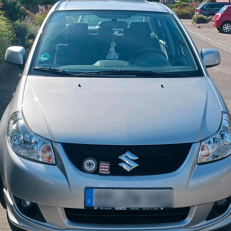 Silber Gebraucht 2009 Suzuki SX4 Limousine | 5.550 € (Fairer Preis) - Bild 1/1