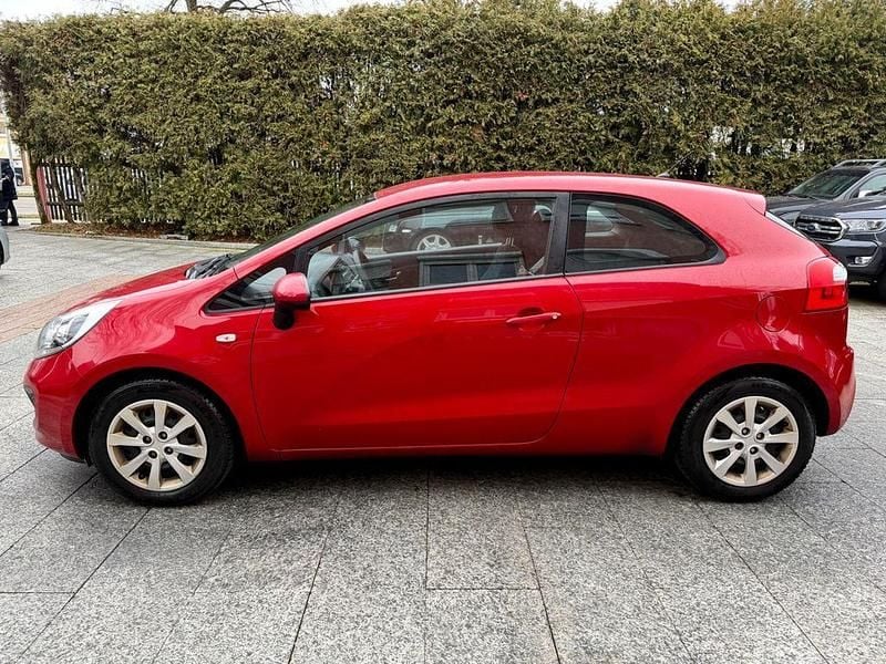 Gebraucht Kia Rio Edition 7 109 PS (80 kW) 2013 Rot Kleinwagen