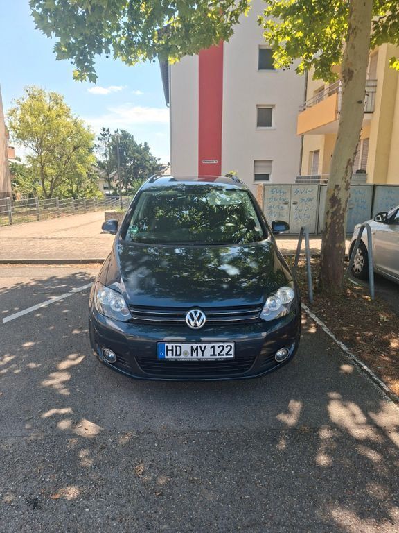 Blau Gebraucht 2010 VW Golf Plus Comfortline Van / Kleinbus | 7.999 € (Fairer Preis) - Bild 1/4