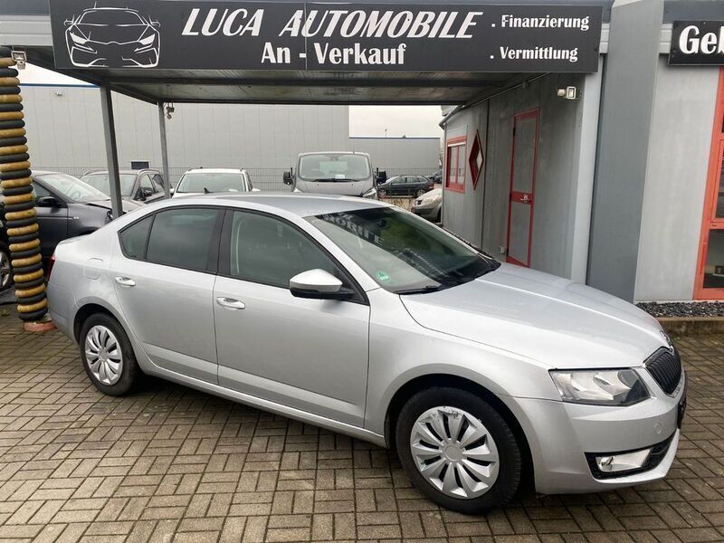 Silber Gebraucht 2014 Skoda Octavia Ambition Limousine | 7.190 € (Guter Preis) - Bild 1/4