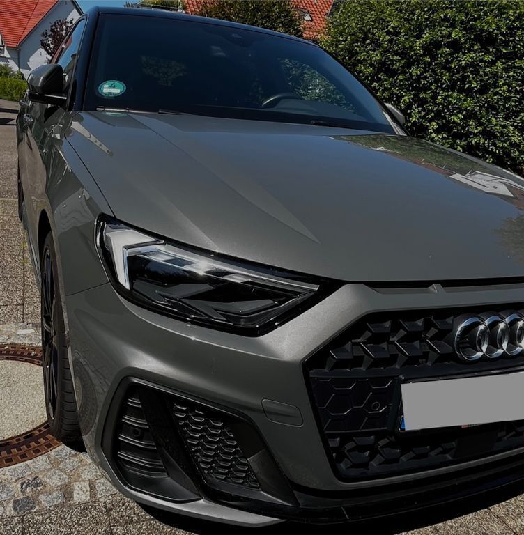 Grau Gebraucht 2021 Audi A1 Sportback S-Line Kleinwagen | 24.800 € (Fairer Preis) - Bild 1/4