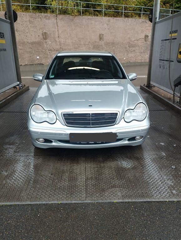 Silber Gebraucht 2003 Mercedes C180 Classic Limousine | 1.500 € (Superpreis) - Bild 1/4