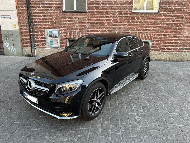 Schwarz Gebraucht 2017 Mercedes GLC250 AMG line Coupé | 36.900 € (Fairer Preis) - Bild 1/4