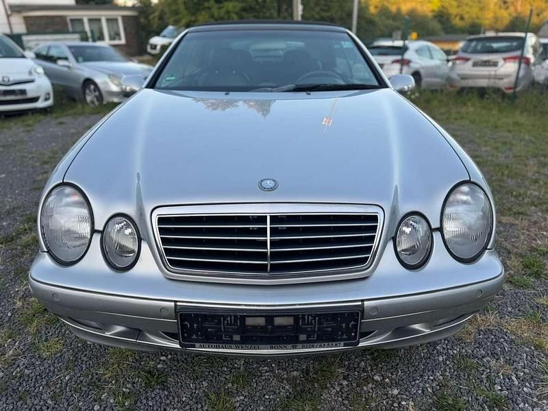 Silber Gebraucht 2002 Mercedes CLK200 Avantgarde Cabrio | 5.999 € (Guter Preis) - Bild 1/4