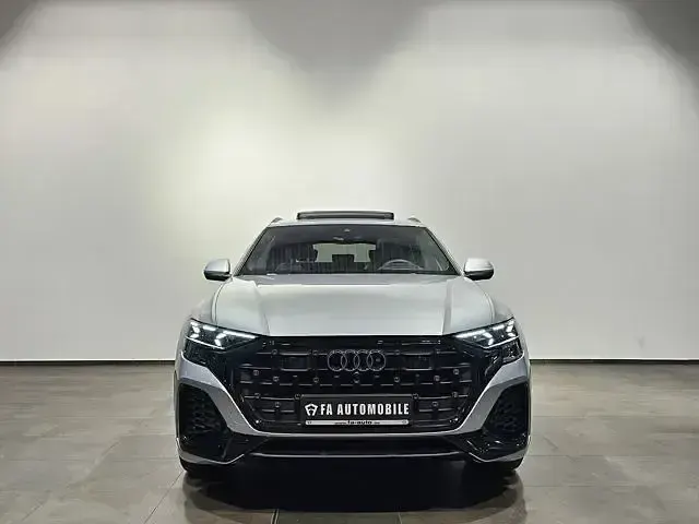 Gebraucht Audi Q8 S-Line 286 PS (210 kW) 2024 Florettsilber (metallic) SUV