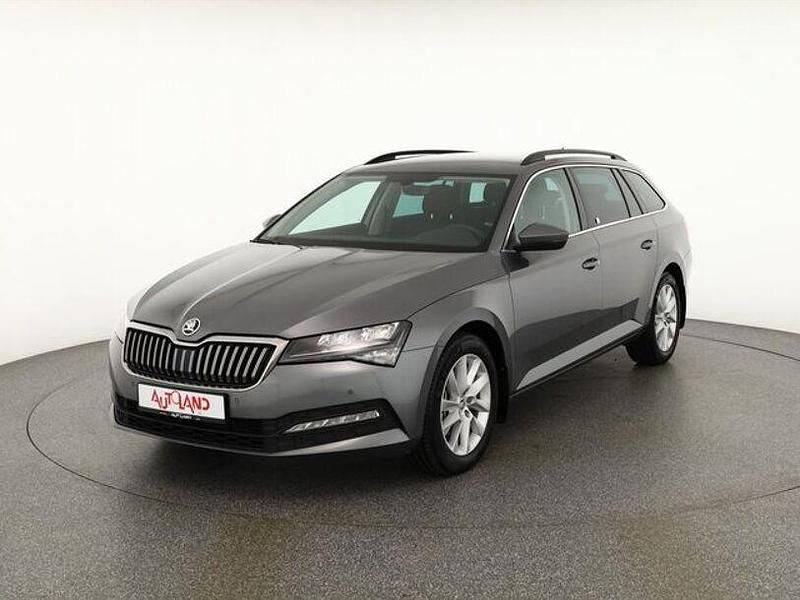 Grau Gebraucht 2023 Skoda Superb Kombi | 27.890 € (Superpreis) - Bild 1/4