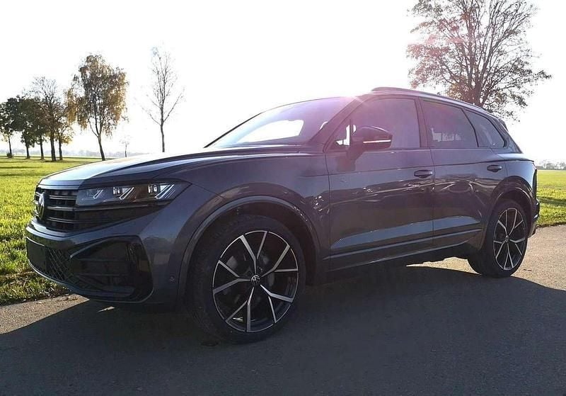 Siliziumgrau metallic Neu 2025 VW Touareg R-line SUV | 83.290 € (Superpreis) - Bild 1/3