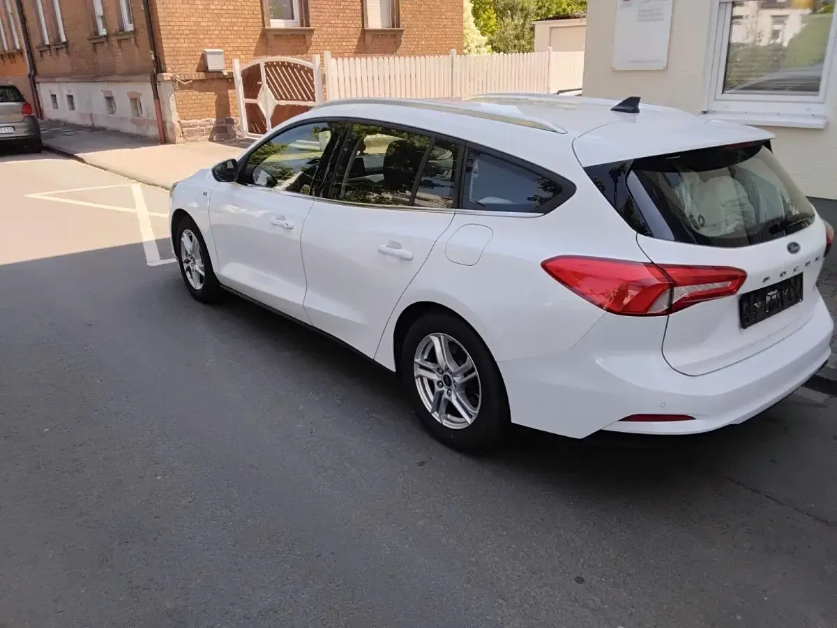 Używany Ford Focus 120 KM (88 kW) 2021 Biały Kombi
