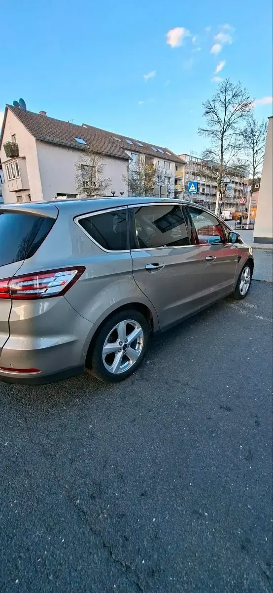 Używany Ford S-MAX S 179 KM (131 kW) 2015 Szary Minivan