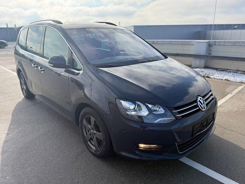 Grau Gebraucht 2013 VW Sharan Van / Kleinbus | 10.900 € (Fairer Preis) - Bild 1/4