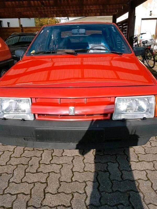 Rot Gebraucht 1986 Lada Samara Kleinwagen | 2.949 € - Bild 1/4