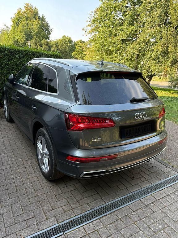 Grau Gebraucht 2018 Audi Q5 Sport SUV | 30.500 € (Guter Preis) - Bild 1/4