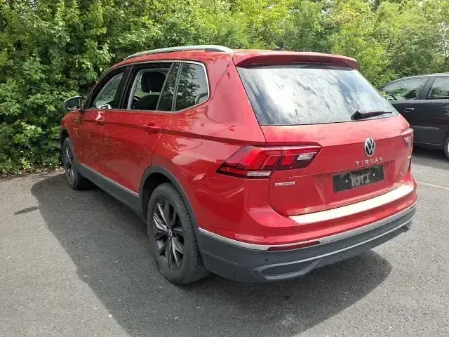 Gebraucht VW Tiguan Allspace Life 150 PS (110 kW) 2022 Rot SUV