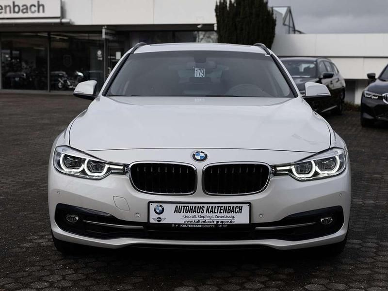 Gebraucht BMW 330 Sport Line 252 PS (185 kW) 2018 Weiß Kombi