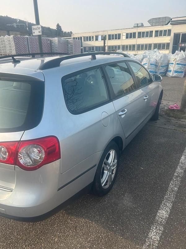 Second-hand VW Passat 140 CP (102 kW) 2011 Argintiu Hatchback