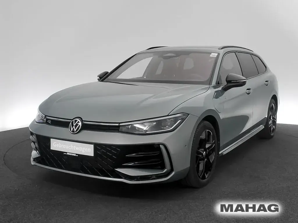 Gebraucht VW Passat R-line 177 PS (130 kW) 2025 Grün Kombi